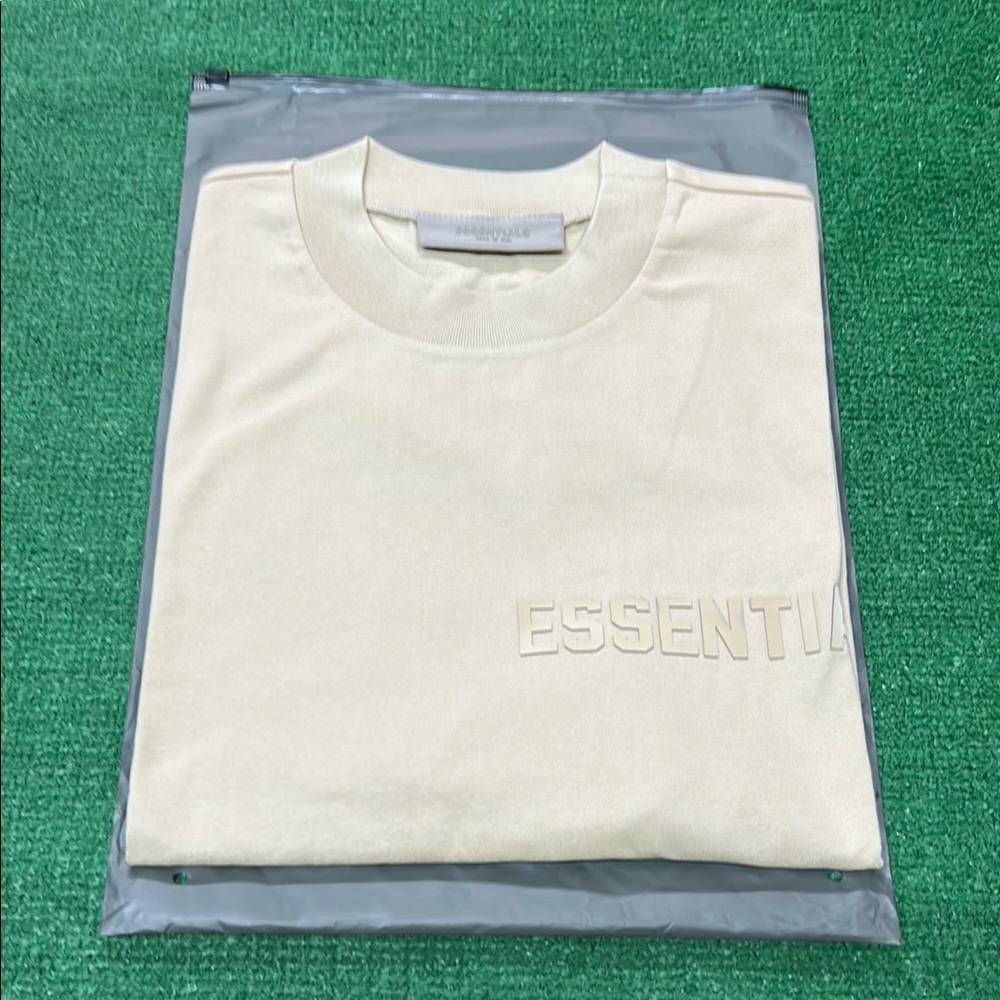 Fear of God Essentials sand tee size XS (USED)